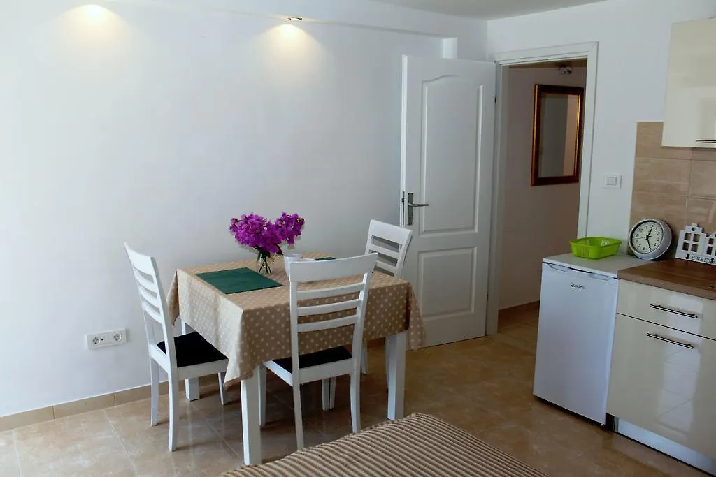 Apartment La Luna Kastela 0*,  Croatia